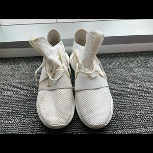 White Adidas sneakers (UO)